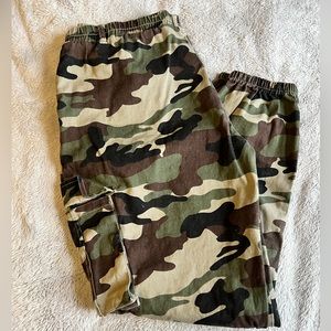 Women’s cargo joggers